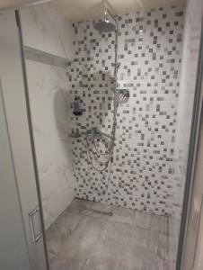 Leonidas Hotel & Studios