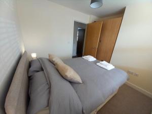 Comfortable and spacious 2 bedrooms Free parking
