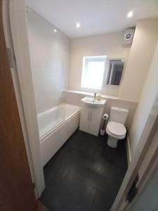Comfortable and spacious 2 bedrooms Free parking