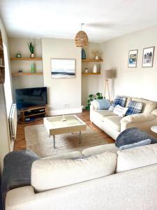 Lovely big 3 bedroom maisonette close to the beach