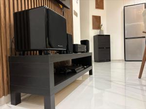 Marina View Residence, Luxury Studio, Ocean View, Enjoy Starlink High Speed WiFi, IPTV, PlayStation PS4 Plus, Near TGV, Airport Bus, Taxi, Indrive, and so on