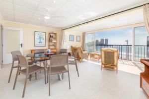 ApartUP Acapulco Beachfront Views