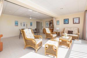 ApartUP Acapulco Beachfront Views