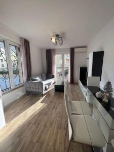 Cozy Apartment in Varna with Parking