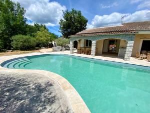 Maisons de vacances Maison pour 12p, piscine a debordement chauffee d-avril a octobre inclus : photos des chambres