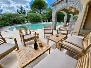 Maison pour 12p, piscine à débordement chauffée d'avril à octobre inclus - Ruoms