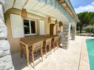 Maisons de vacances Maison pour 12p, piscine a debordement chauffee d-avril a octobre inclus : photos des chambres