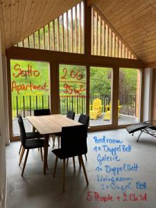 MARYS family friendly Apartments,VISIT RHINE FALLS for FREE if you stay 2 nights, SOHO 95m2 2-Bedrooms 2nd floor & SOUTH BEACH 105m2 3-Bedrooms & LOFT 115m2 3-Bedrooms Suite with Galerie,LOFT Netz 20m2, Pinball, Schaffhausen-Hemmental, Rheinfall 10 k