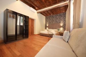 Golden Pantheon Rooms