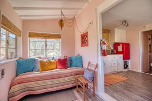 Original Homestead Cabin with shared pool