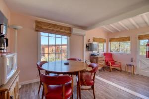 Original Homestead Cabin with shared pool