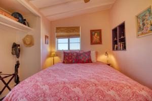 Original Homestead Cabin with shared pool