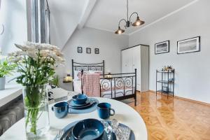 Golden Hour Apartments- Bolesława Chrobrego 8