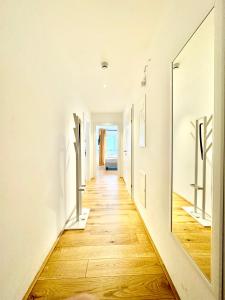 Designer Wohnung mit Balkon