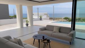 Exclusive Beach House with full sea view, Luxury and Comfort by the Sea