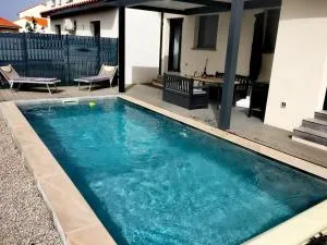 Rascola villa piscine 4 étoiles - 圣洛朗－德塞尔当