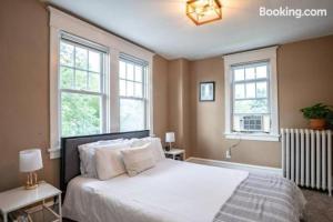 AC 6BR2BA Quiet Island House Near Casinos