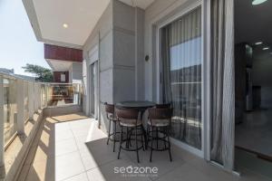 Apt 2Q Moderno 80m da Praia de Mariscal IML0107