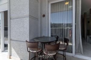 Apt Moderno prox da Praia de Mariscal - IML0107