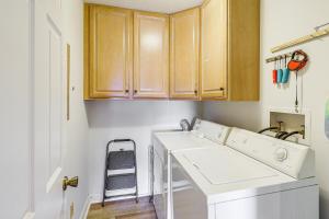 Banner Elk Mountain-View Condo 3 Mi to Skiing!