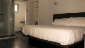 Undarius Hotel (exclusively gay men)