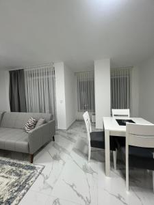 Star Apartments 2