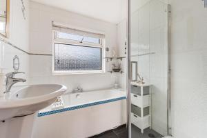 The Pennines - Close to town beach and shops