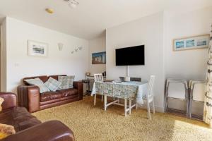 The Pennines - Close to town beach and shops