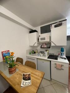 Cozy Parisian Flat in 15th Arr