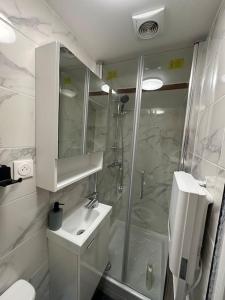Appartements Studio very close to ligne 13 tram 5 Saint-Denis : photos des chambres