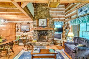 Peaceful Burnsville Cabin By South Toe River!