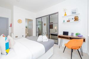 Gorgeous Two-Bedroom Two-Bathrooms Flat Near Acton Main Line Station