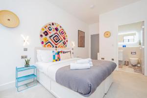 Gorgeous Two-Bedroom Two-Bathrooms Flat Near Acton Main Line Station