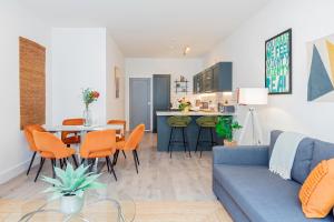 Gorgeous Two-Bedroom Two-Bathrooms Flat Near Acton Main Line Station