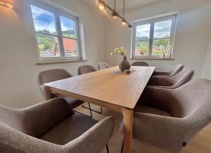 Ferienwohnung "Aschbergblick" - Edel Wohnen im Ortskern Schliersee