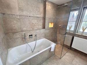 Ferienwohnung "Aschbergblick" - Edel Wohnen im Ortskern Schliersee