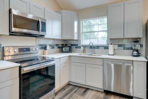 6 Mi to Dtwn Austin Retreat with Patio and Grill