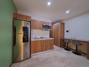 New! Beautiful studio steps away from 5th Av & Beach -GYM - Pool By Yeah