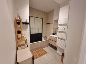 Cosy retreat with terrasse and parking, near Paris and Disney, 5min to train station