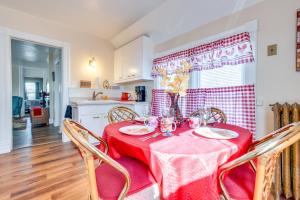 Lake Michigan Vacation Rental 1 Block to Marina!