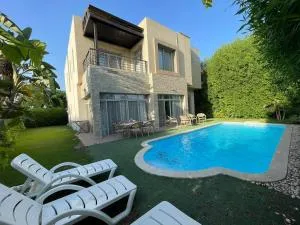 villa with private pool in beverly hills allegria - El-Qaṭṭa