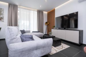 Family friendly house with a swimming pool Bibinje, Zadar - 23363