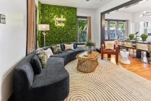 Charming 5BD - Games & Cozy Decor - 10 Mins to LNK - Tecumseh