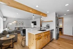 New! Brand new Downtown Loft 205 - Lake views, half block from lake, restaurants, and shopping - McCall