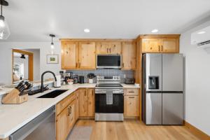 New! Brand new Downtown Loft 203 - Lake views, half block from lake, restaurants, and shopping