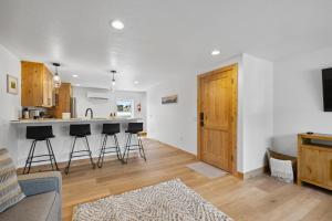 New! Brand new Downtown Loft 203 - Lake views, half block from lake, restaurants, and shopping