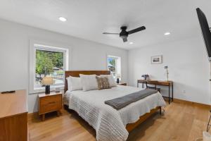 New! Brand new Downtown Loft 203 - Lake views, half block from lake, restaurants, and shopping