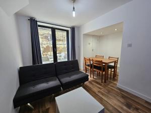 London E1 Apartment