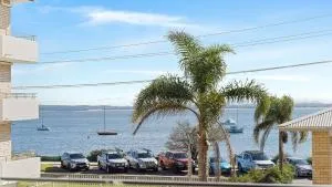 Hideaway 1, 3 Lillian St - stunning water views - Shoal Bay