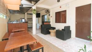 RedDoorz @ The Central Inn Boracay Island